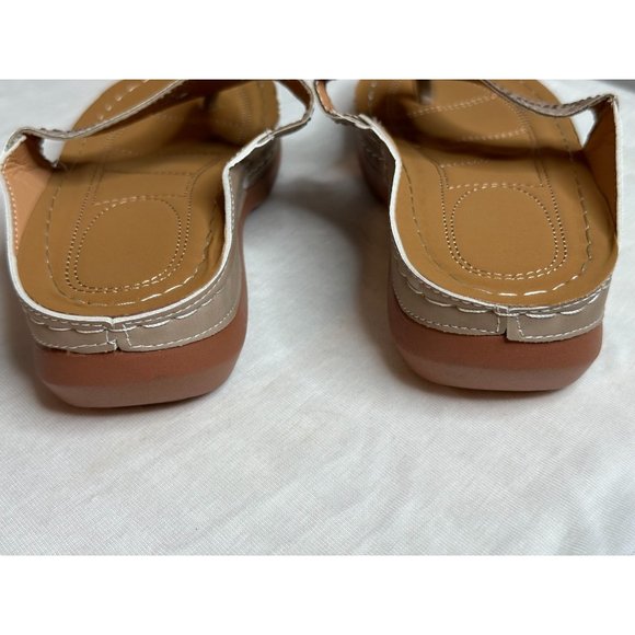 Flip Flops Sandals Tan Thong Low Wedge Embellishments Top Sz  8/39 Beachwear NEW - Picture 8 of 8